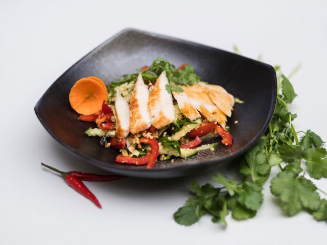 13. Salát s kuřecím 